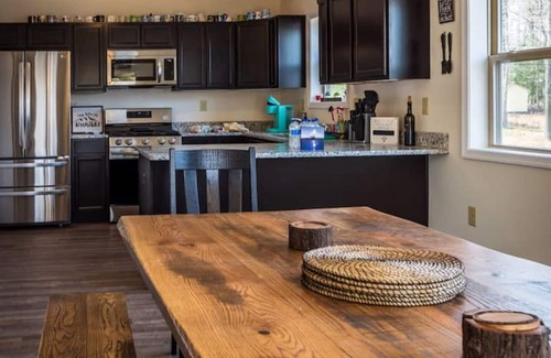 Pocono Summit Casa | Perfect Ski getaway / Lakefront in Poconos 6 bedroom +Loft, 6.5 bath sleeps 14+