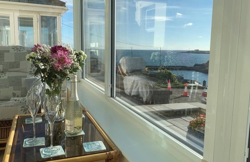 Mevagissey Casa | Perfecta casa orientada al sur con vistas al puerto de Mevagissey y al otro lado de la bahía.
