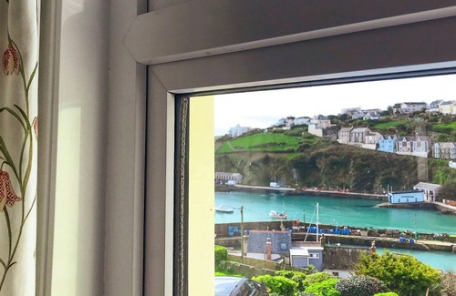 Mevagissey Casa | Perfecta casa orientada al sur con vistas al puerto de Mevagissey y al otro lado de la bahía.