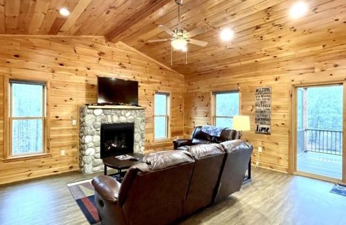 Tellico Plains Casa | Perfect Stay for Fishing, Hiking, R&R - Charming Sapphire Bear Home