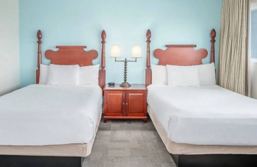 Kahului Hotel | Perfect stay in Maui! Serene Beachside Room Perfect for Couple Getaways
