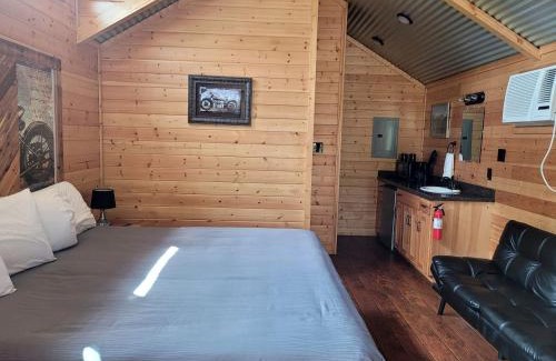 Pipe Creek Casa | Perfect Texas Glamping in this Cozy Log Cabin Rental for 4 near Austin