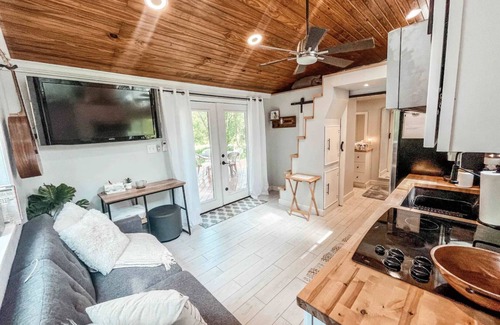 Buford Casa | Perfect Tiny Home Getaway!