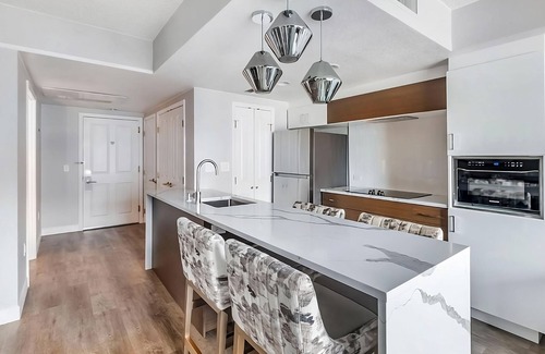 Las Vegas Hotel | Perfect Vegas Suite with Outdoor Pool Access for Relaxation | 2 Family Suites