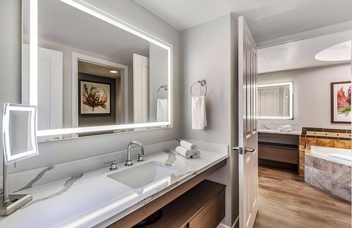 Las Vegas Hotel | Perfect Vegas Suite with Outdoor Pool Access for Relaxation | 2 Family Suites