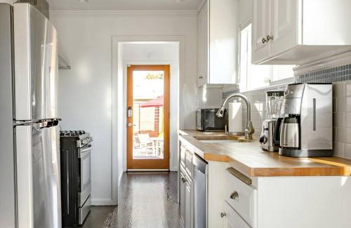 Mar Vista Casa | Perfect Venice Beach Vacation Home for Couples and Families