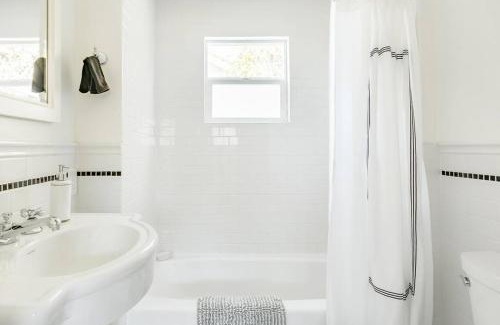 Mar Vista Casa | Perfect Venice Beach Vacation Home for Couples and Families