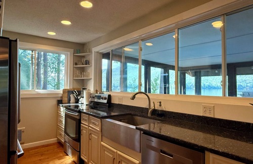 Mount Sunapee Casa | Perfect Waterfront 3-bedroom house on Lake Sunapee, Newbury NH