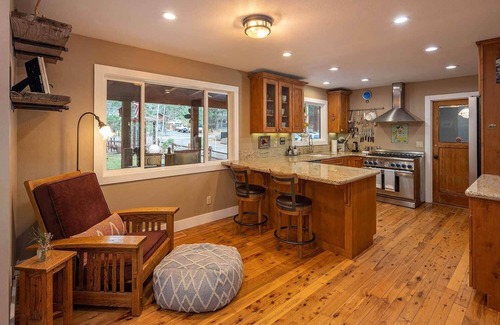 Ponderosa Palisades Casa | Perfectly Appointed, Close to Downtown w/ Summer Backyard Oasis & Hi Speed Wifi