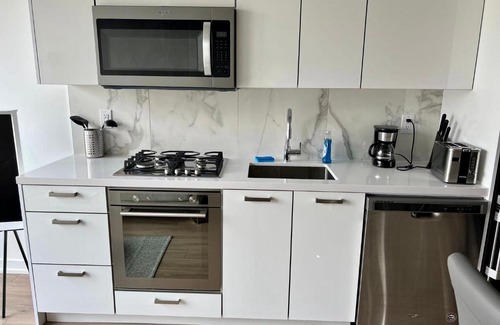 Fashion District Apartamento | Perfectly Located Cozy Open-Concept Condo