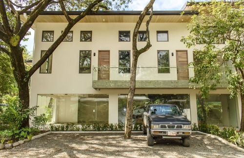 Nosara Apartamento | Perfectly located in Playa Guiones. Walk to the beach, shops, restaurants & yoga