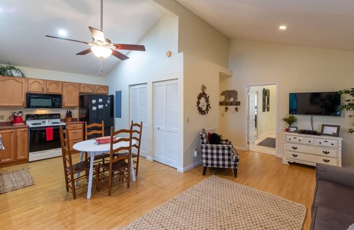 Sylva Cabina | Perfectly Located Mountain Cabin with Breathtaking, Long Range Views!