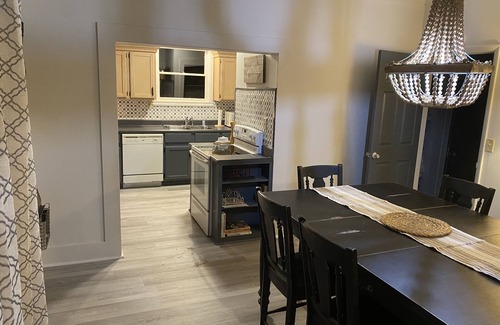 Guntersville Casa | Perfectly located cottage in the heart of town! Walk to everything!