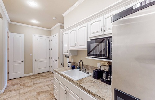 Port Isabel Casa | Perfectly located waterfront getaway with patio, grill, AC, & gorgeous bay views