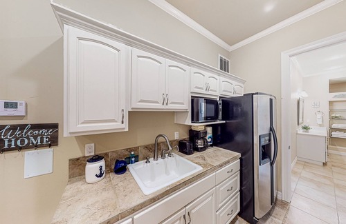 Port Isabel Casa | Perfectly located waterfront getaway with patio, grill, AC, & gorgeous bay views