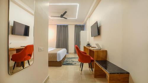 Mahmoorganj Hotel | PerfectStayz Premium Cadillac