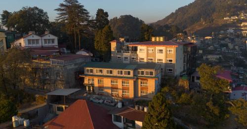 The Mall Road Hotel | Perfectstayz Value Vista 5 min walk to Mall road