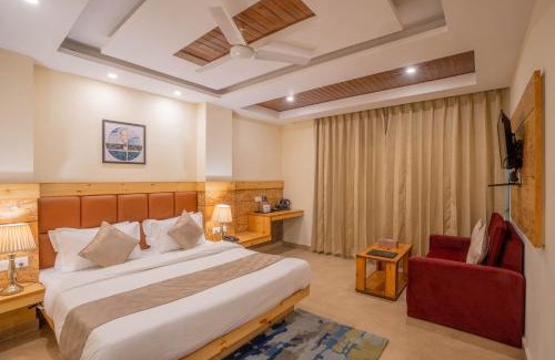 The Mall Road Hotel | Perfectstayz Value Vista 5 min walk to Mall road