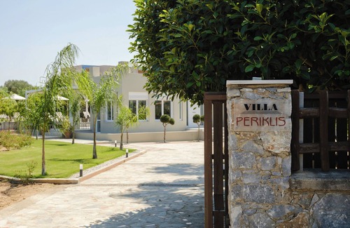Adelianos Kampos Villa | Periklis Villa, a place to be! Unique Villa with Lavish outdoor area!