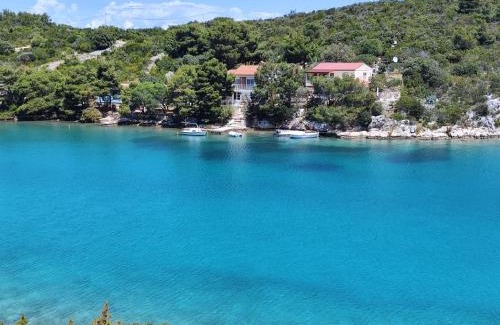Cove Rogacic Apartamento | Perina Haven - Island Vis Beachfront