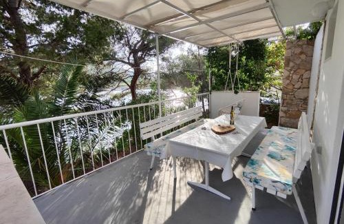 Cove Rogacic Apartamento | Perina Haven - Island Vis Beachfront