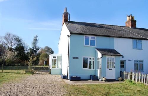 Woodbridge Casa | Period Cottage near Suffolk Coast and Forest