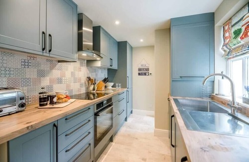Aldeburgh Casa | Periwinkle, a delightful coastal cottage