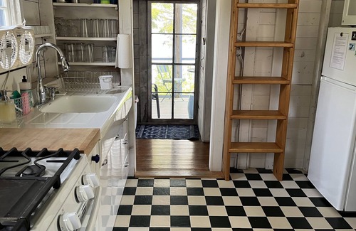 Brooklin Cabaña | PERIWINKLE COTTAGE in Brooklin, Maine