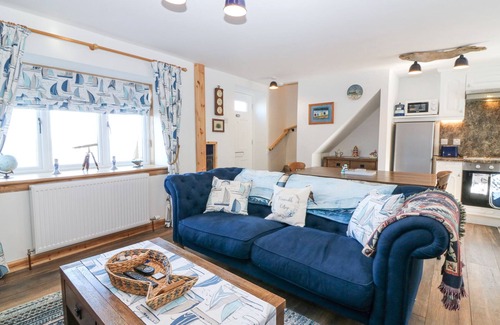 Banff Cabaña | PERIWINKLE COTTAGE, pet friendly, country holiday cottage in Banff