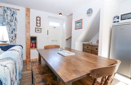 Banff Cabaña | PERIWINKLE COTTAGE, pet friendly, country holiday cottage in Banff