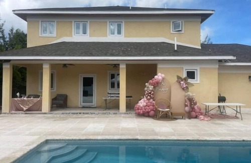 Nassau Apartamento | Periwinkle - Upscale Studio w Pool Near Beach