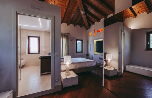 Badia Calavena Cama Y Desayuno | Perla, room with bathroom.Villa Riva, tranquility,at the foot of the Little Dolomites.