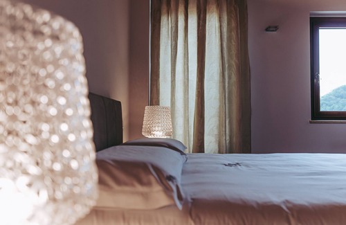 Badia Calavena Cama Y Desayuno | Perla, room with bathroom.Villa Riva, tranquility,at the foot of the Little Dolomites.