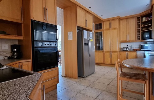 Kleinmond Apartamento | PERLEMOEN 4 : 3bedr/ 2bathr villa, inside BBQ. Best all round view in Kleinmond.