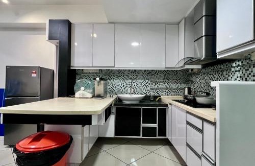 Bandar Baru Permas Jaya Casa | Permas Jaya - Pool Table & Family Gathering #4BR4B #14 pax by Cowidea