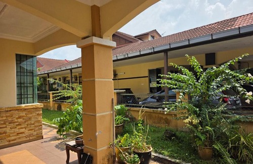 Bandar Seri Iskandar Casa | Permata Atiey Homestay