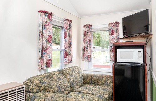 Intervale Hotel | Perry's Motel and Cottages