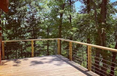 Logan Cabina | Persimmon - Hand hewn private log cabin with views
