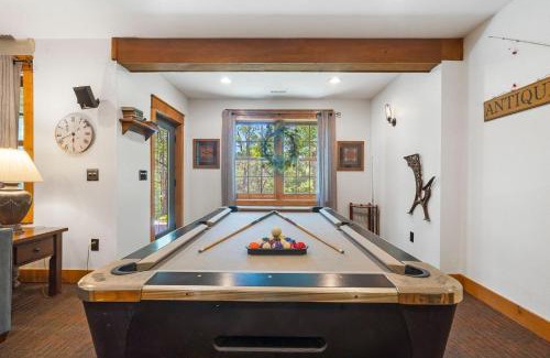 Blue Eye Cabina | Persimmon Hollow with GameRoom