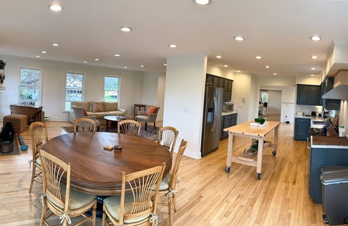 Sherwood Casa | Persimmon Point Waterfront, Dock & Heated Pool Casual Comfortable Fun