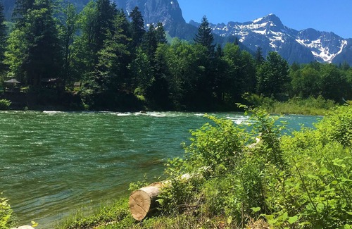 Gold Bar Cabaña | Persis Perch: Charming riverfront, stunning views