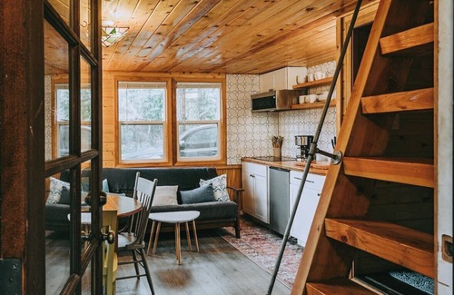Index Cabina | Persis tiny cabin. amazing outdoor shower.
