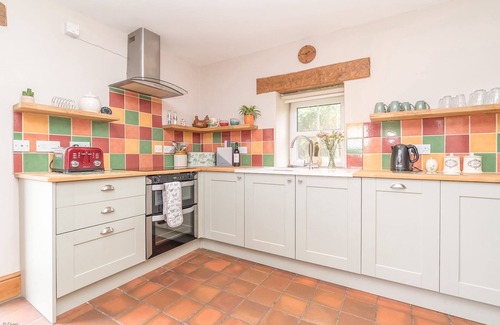 Brynrefail Cabaña | Perthi-Uchaf - a self catering cottage that sleeps 6 guests in 3 bedrooms