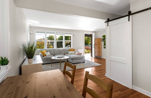 Columbia City Casa | PERU HOUSE: Dreamy, colorful Seattle home with easy access to everywhere!