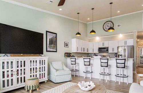 Ono Island Condominio | Pescador Landing B5 | Beach Access | Walk to FloraBama | My Beach Getaways
