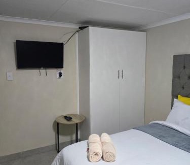 Ermelo Casa | Peshline Guest House Unit 0