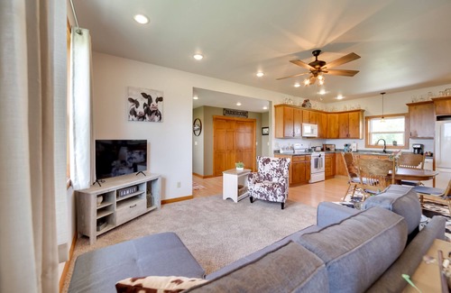 Peshtigo Casa | Peshtigo Dairy Farm Escape: Fire Pit, Grills!