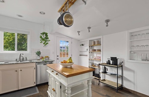 Beaverton Casa | Pet and Kid Friendly, Hot Tub, Steps to Downtown