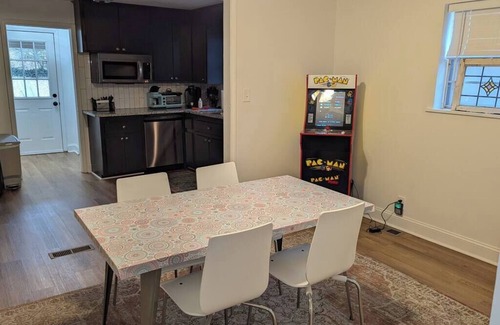 Cartersville Casa | Pet & family friendly home with Arcade Game!