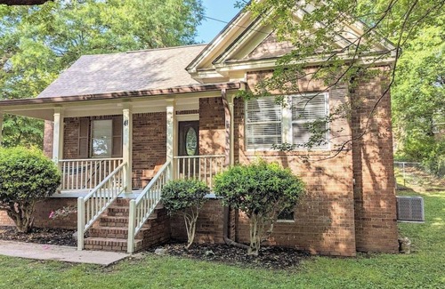 Cartersville Casa | Pet & family friendly home with Arcade Game!
